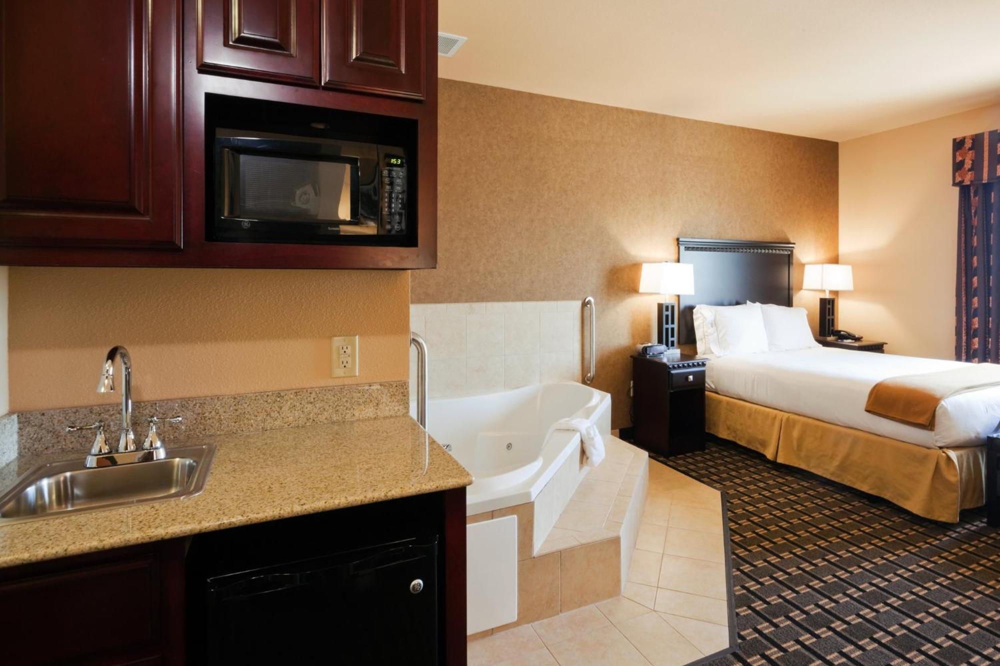 Holiday Inn Express Hotel & Suites Ennis, An Ihg Hotel Exterior foto